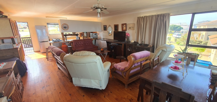 3 Bedroom Property for Sale in Boggomsbaai Western Cape